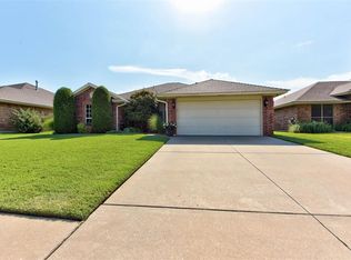 3808 Notting Hill Dr, Moore, OK 73160
