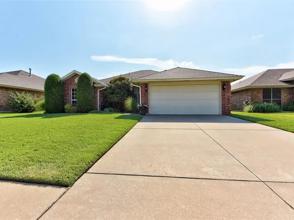 3808 Notting Hill Dr, Moore, OK 73160