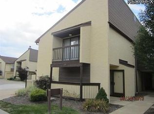 1074 Hampton Ridge Dr, Akron, OH 44313