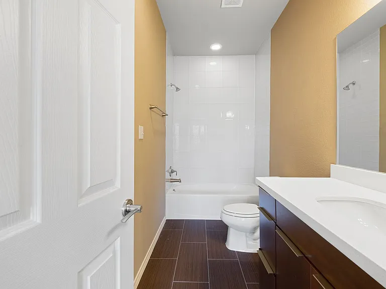 2105 Town Centre Dr #5 — Photo 23