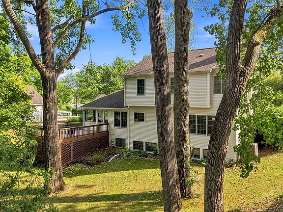 4th image of 9801 Logan Ln