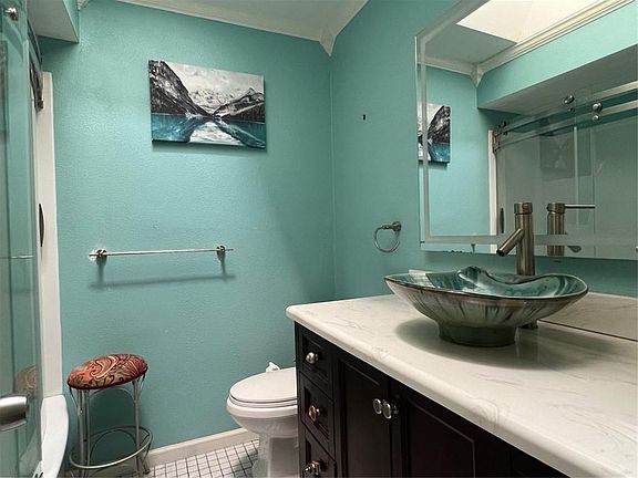 5th image of 1577 E Devonshire Pl