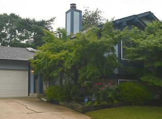 1020 Hollyleaf Ct, Ballwin, MO 63021