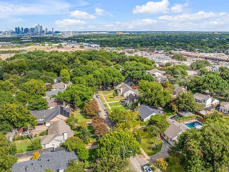 2240 Lawndale Dr — Photo 48