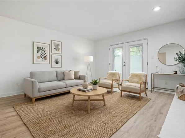 102 River Run Dr, Sandy Springs, GA 30350