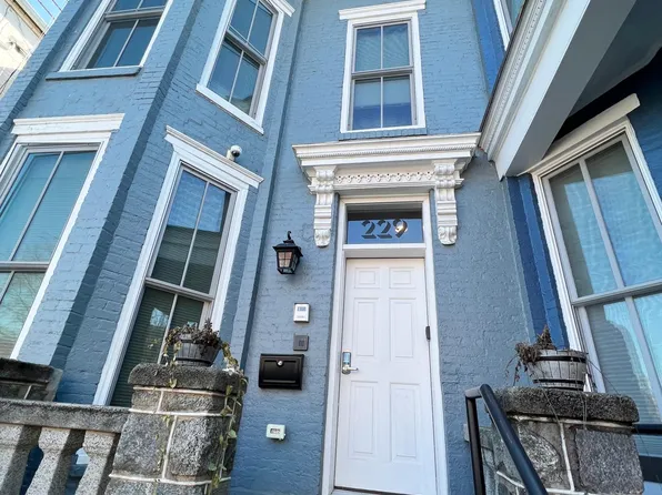 229 E St NE #1, Washington, DC 20002