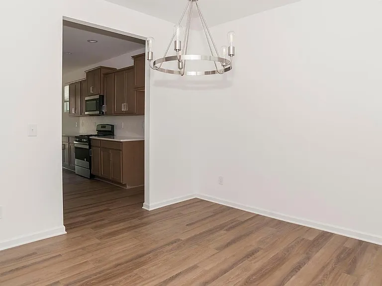 1628 Haltwhistle St — Photo 5