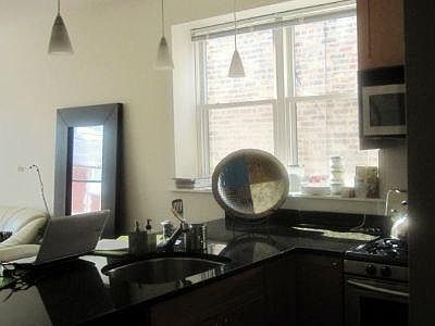 4th image of 804 W Buckingham Pl