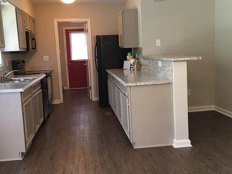 311 Hillcrest Dr — Photo 5