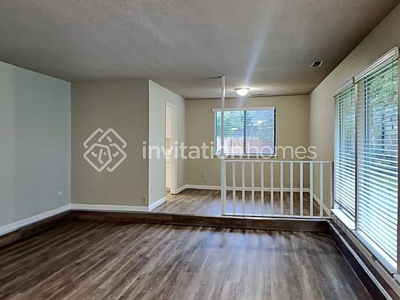 4th image of 12524 216th Avenue Ct E