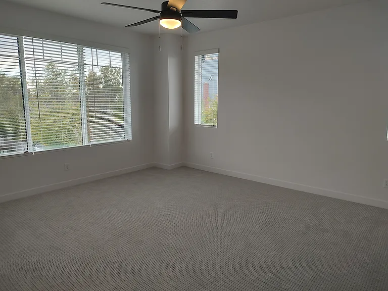 537 E 2360 S — Photo 11