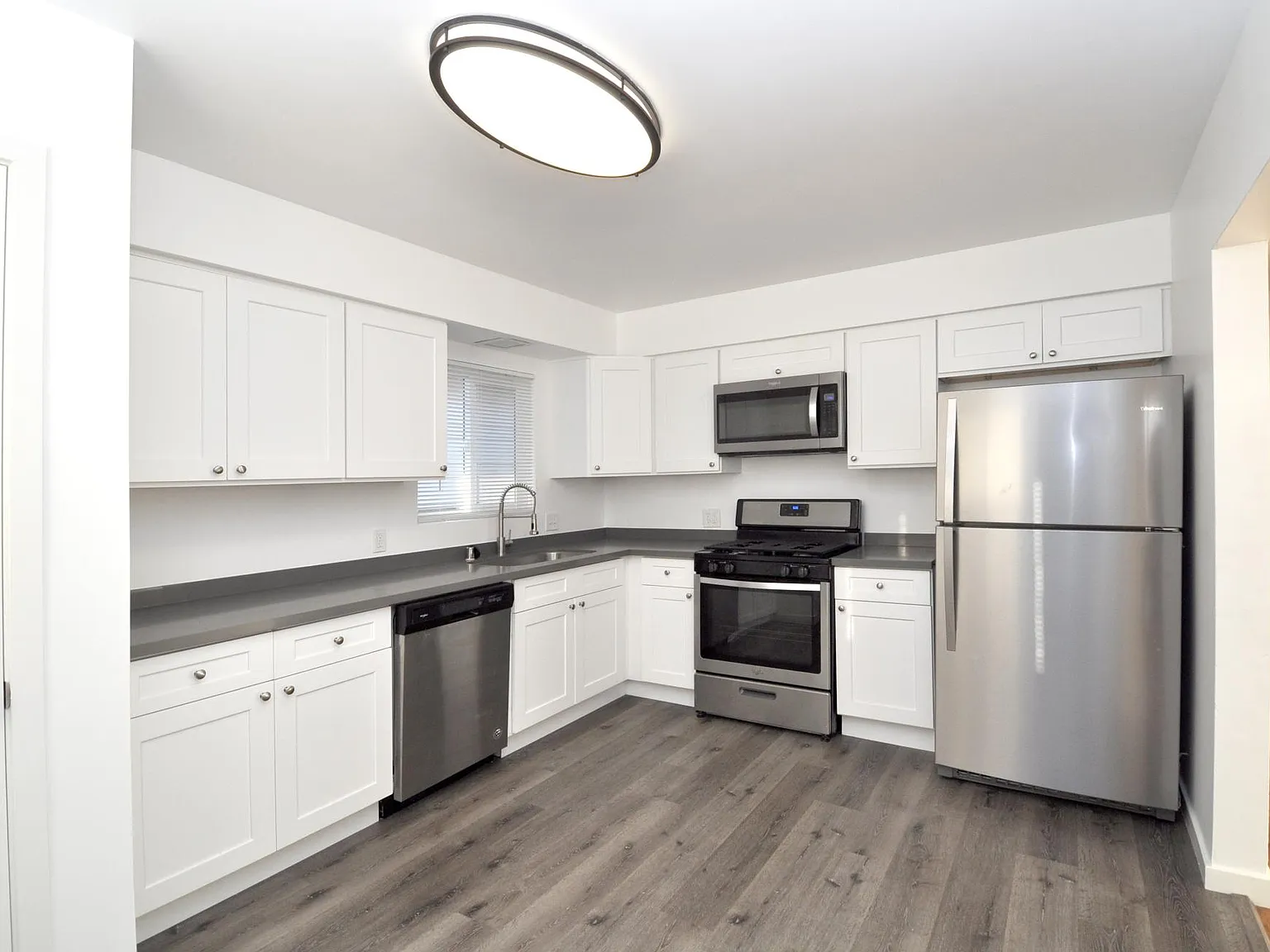 2 bed, 900 sqft, $2,650 — Photo 4