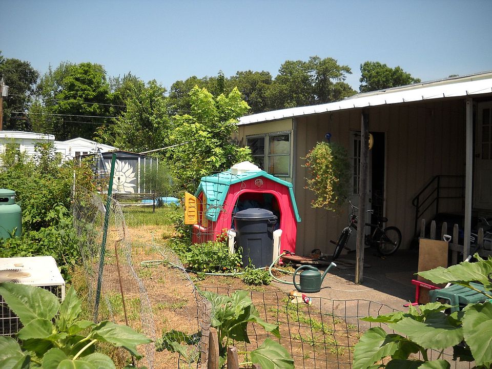 2nd image of 120 Morocco Ave