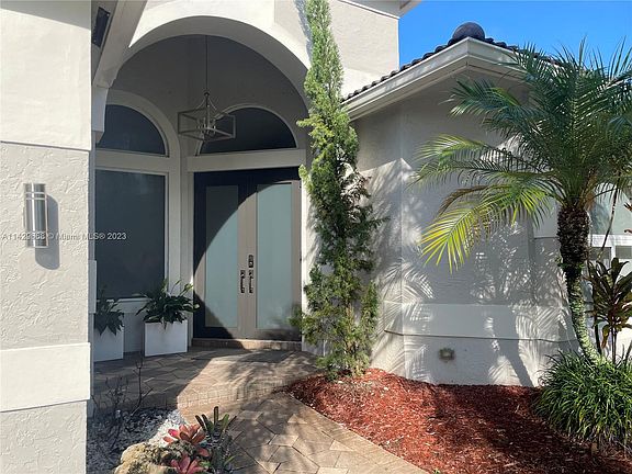 3rd image of 2553 Jardin Ln