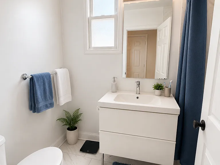 944 N Orleans St #203 — Photo 5