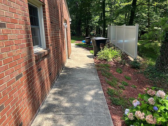 4th image of 2229 Donagale Dr