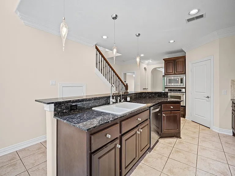 2047 Palm Forest Ln — Photo 12