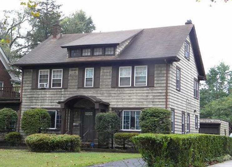 2nd image of 2910 Chadbourne Rd