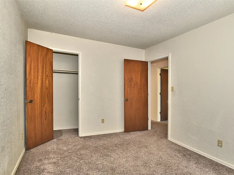 324 W Quantico St — Photo 17