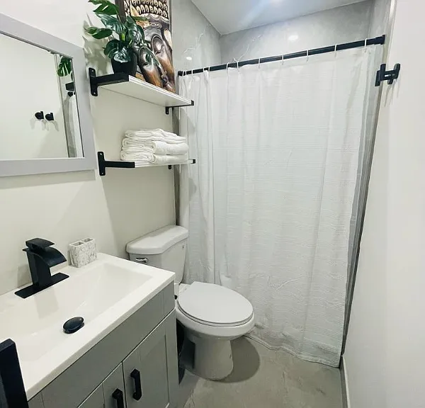 201 NE 28th Ter — Photo 11