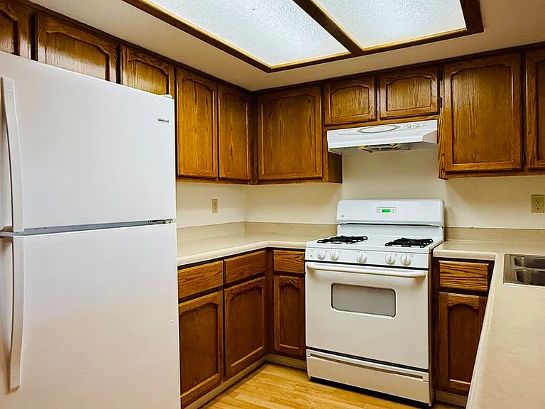 247 E Upjohn Ave — Photo 4