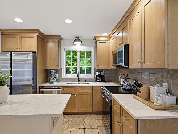 4th image of 122 Money Hill Rd