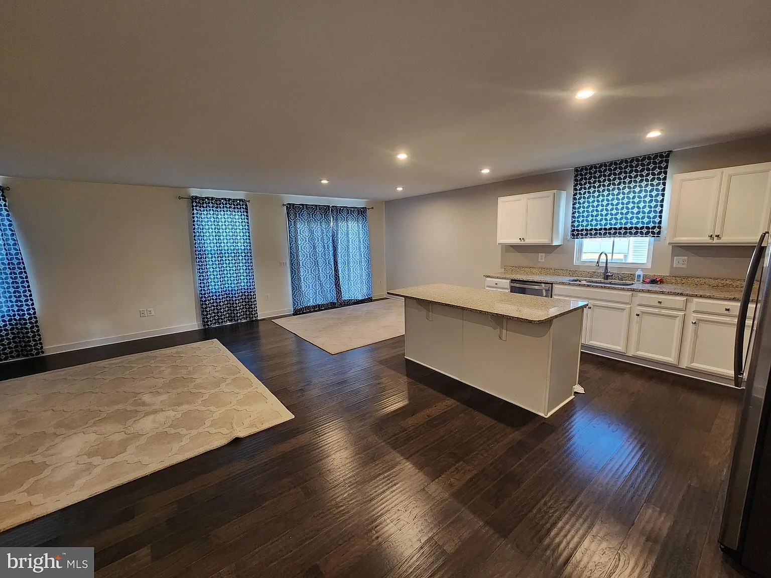3 bed, 1656 sqft, $2,200 — Photo 2