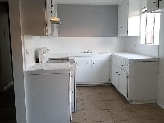 5th image of 13922 Yukon Ave APT 10