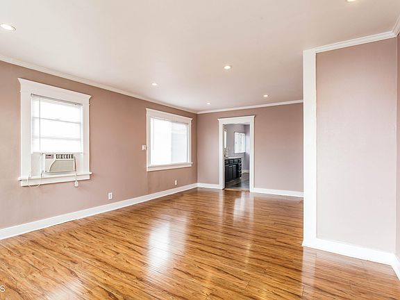 3rd image of 3113 Chaucer St