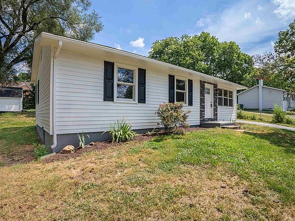 5th image of 153 E Riverside Dr