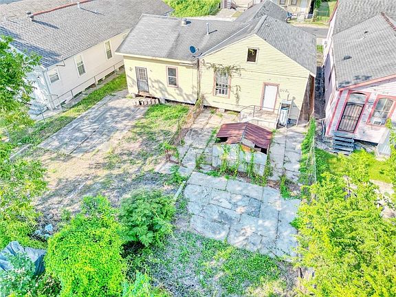 3rd image of 8816 Olive St