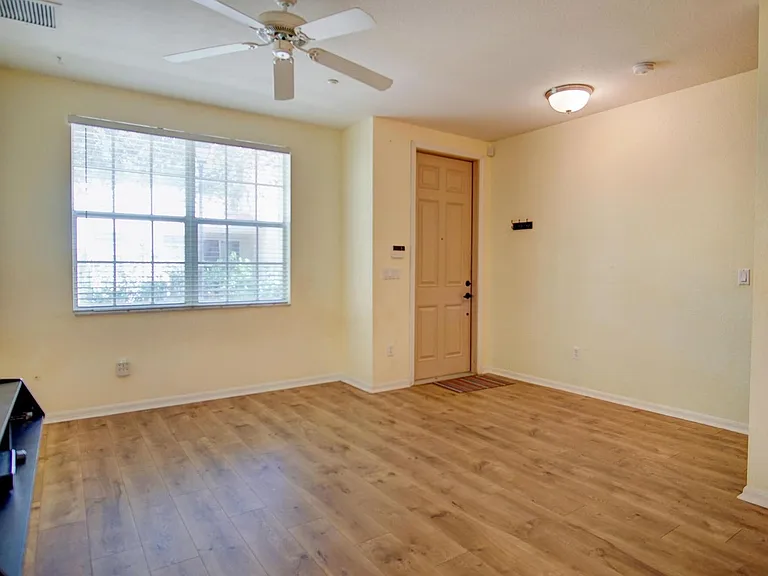 1020 E Longport Cir #Townhouse F2 — Photo 4
