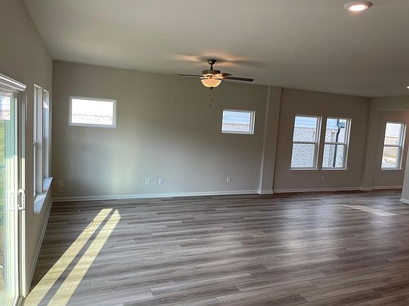 5th image of 1000 Sunny Lake Dr #40