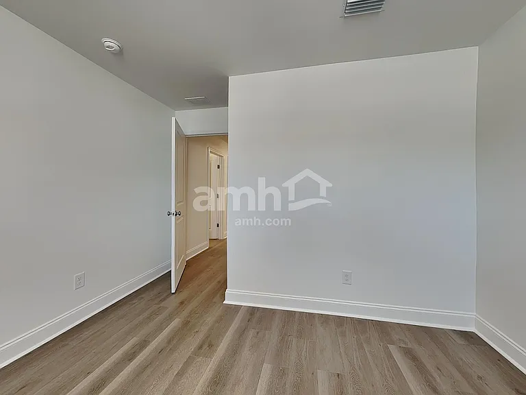 519 Armstrong Curv — Photo 11