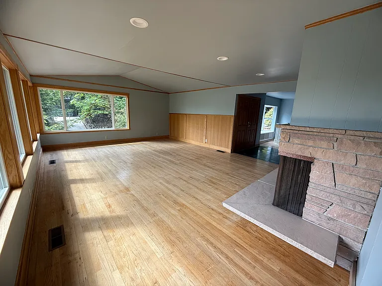 10702 SE 3rd St — Photo 7