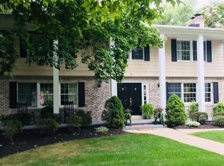 30 Shadow Wood Dr, East Amherst, NY 14051