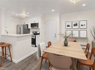 18620 Hatteras St, Tarzana, CA 91356