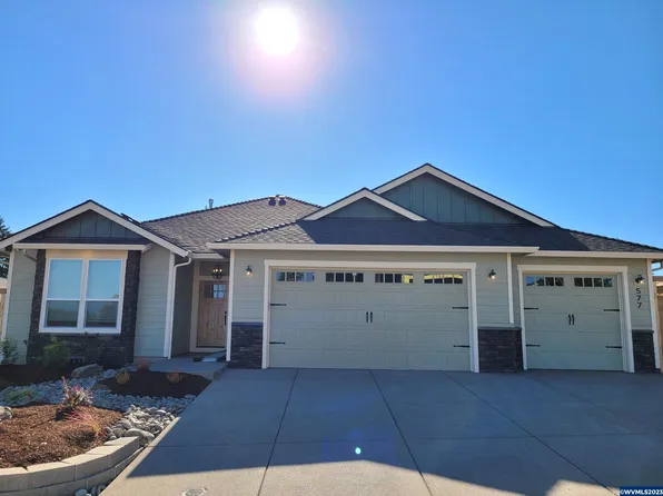 577 NW Crater Lake Dr, Dallas, OR 97338