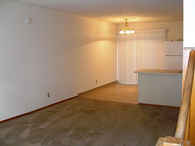 Center aptliving room_05092017