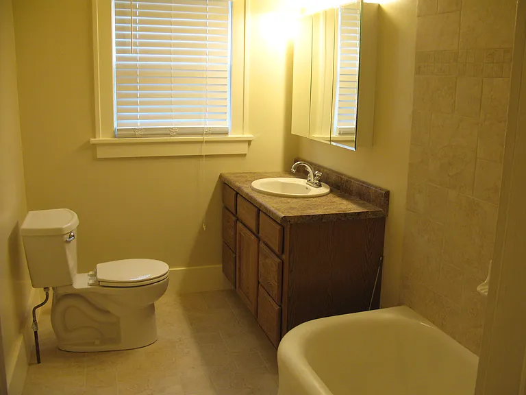 1037 N Woodrow Ave — Photo 9