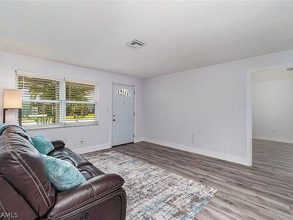 4th image of 1385 Lincoln Ave