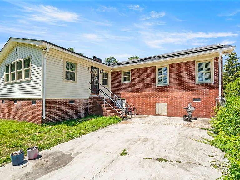 726 Wisteria Dr — Photo 2