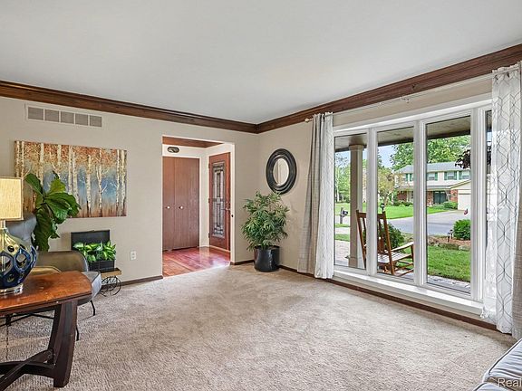 4th image of 441 Pinehurst Dr