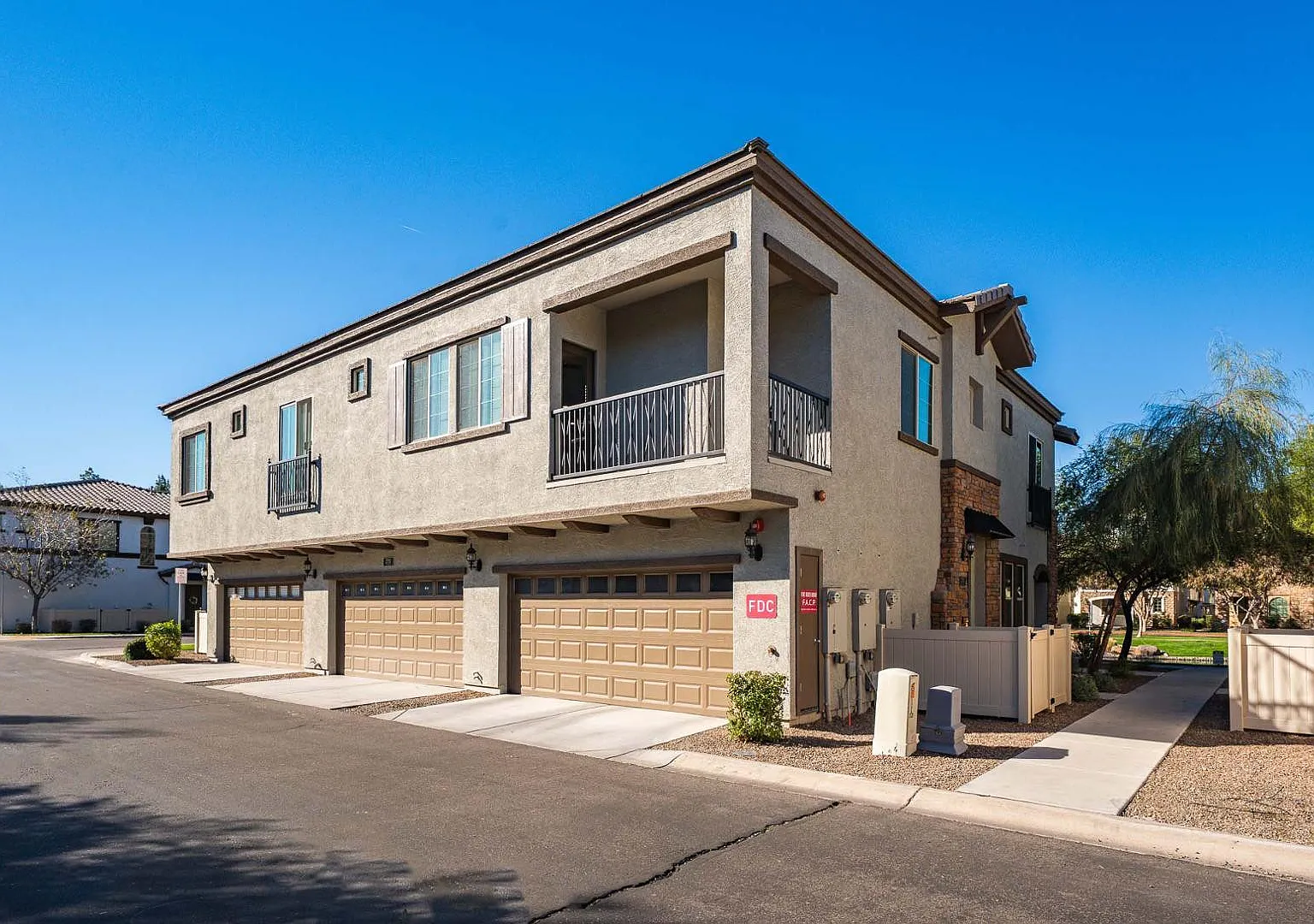 2 bed, 2.0 bath, 1096 sqft, $2,250 — Photo 1