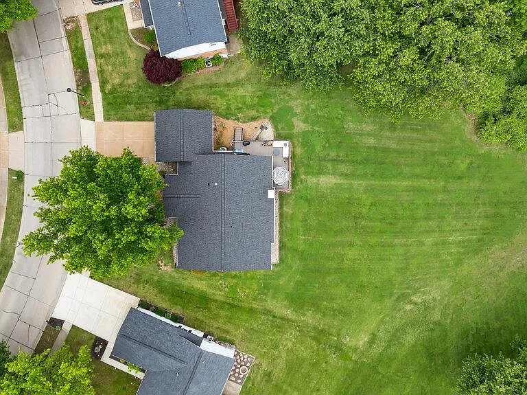 2947 Meramar Dr — Photo 34