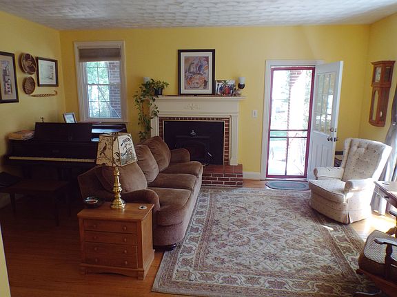 5th image of 309 Glenmore Ave