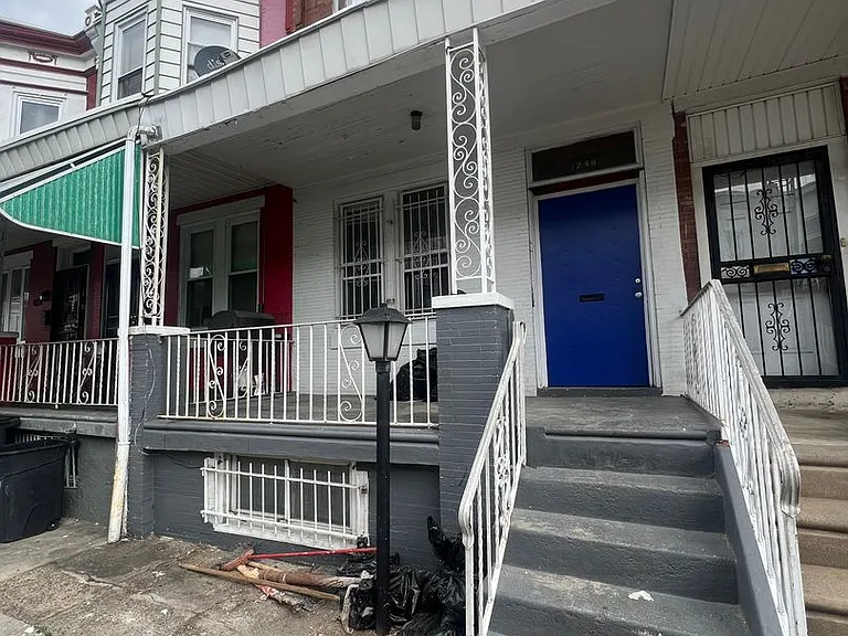 1249 N Alden St — Photo 4