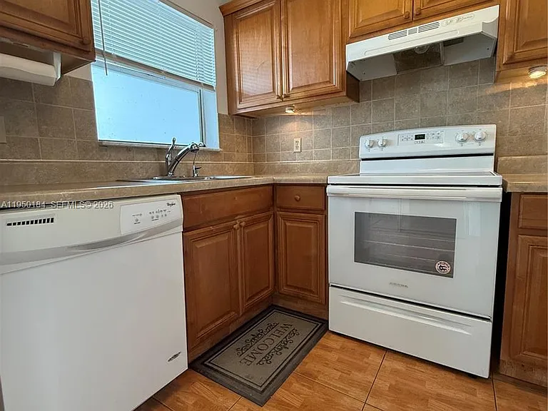 8135 Sunrise Lakes Blvd #302 — Photo 6