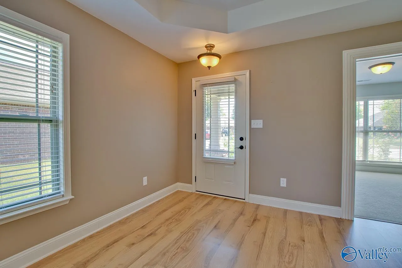 3 bed, 2.0 bath, 1851 sqft, $2,000 — Photo 3