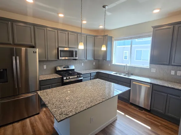 2885 S Fox Ct, Englewood, CO 80110